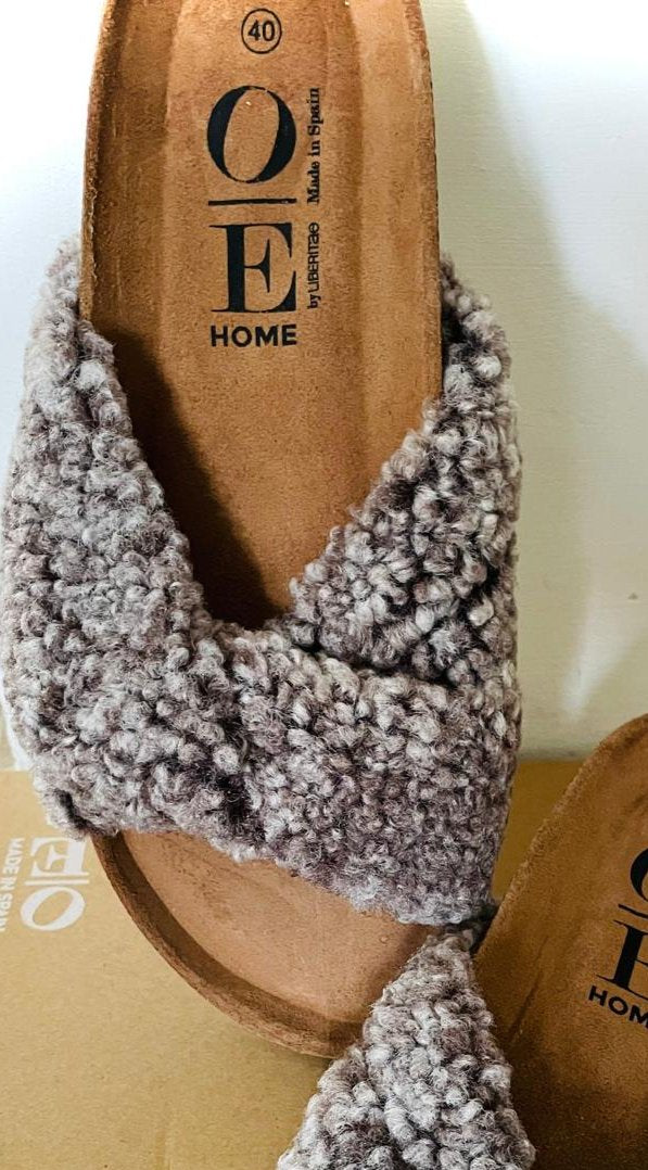 Chaussures de bien-être écologiques et moelleuses fabriquées à partir de matériaux recyclés