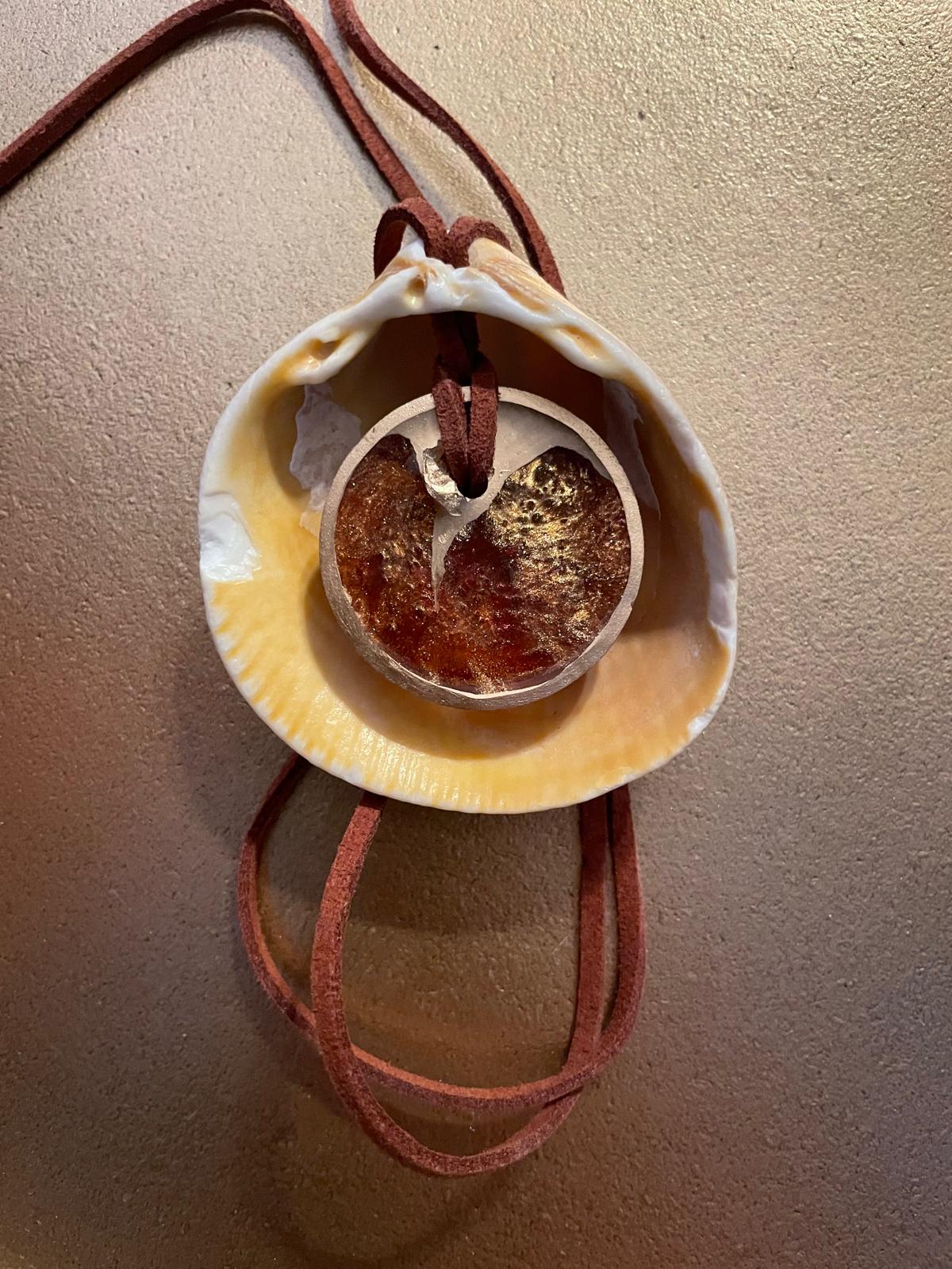 Bijoux d'art en époxy
