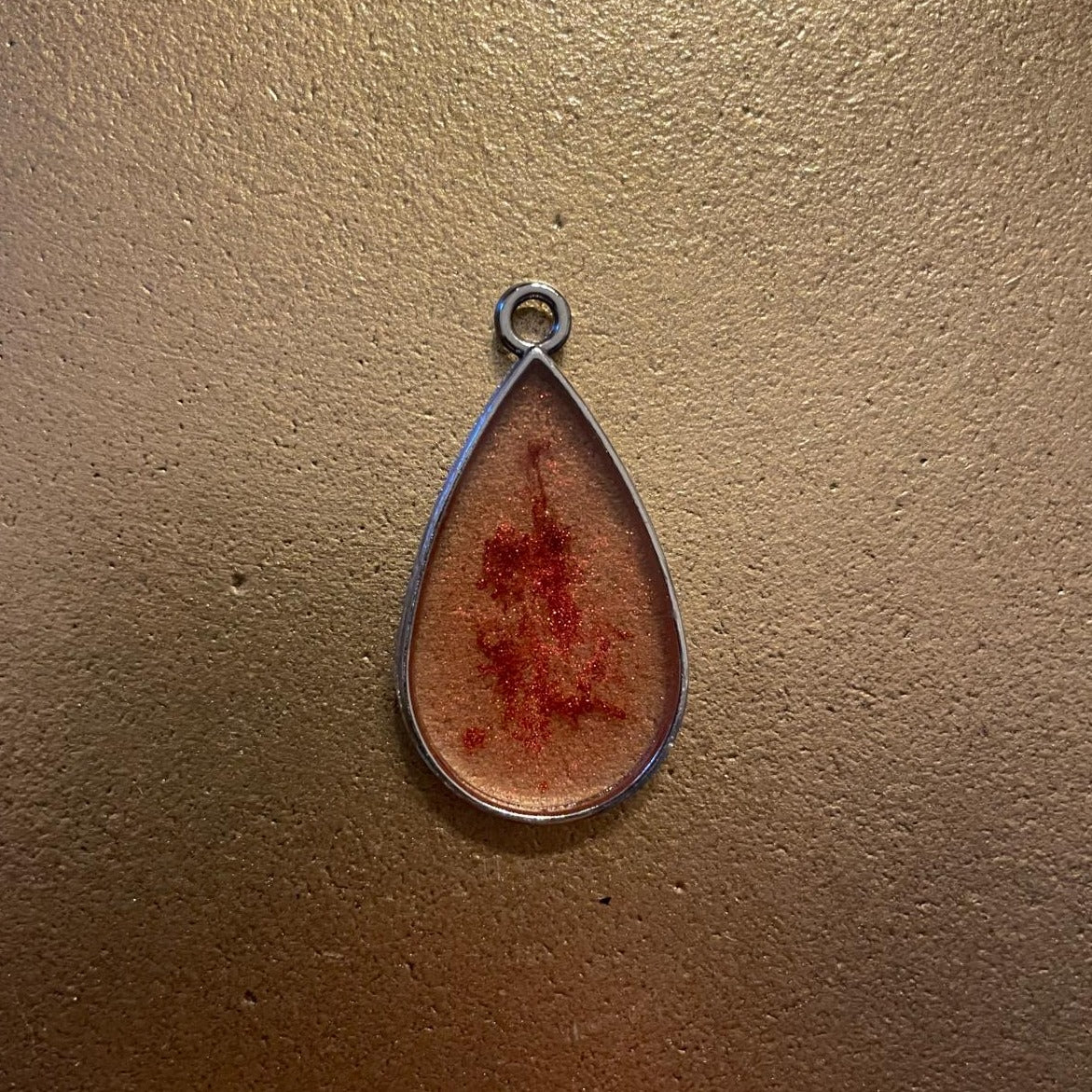 Bijoux d'art en époxy