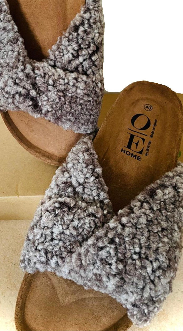 Chaussures de bien-être écologiques et moelleuses fabriquées à partir de matériaux recyclés
