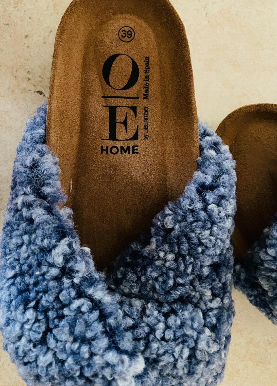 Chaussures de bien-être écologiques et moelleuses fabriquées à partir de matériaux recyclés
