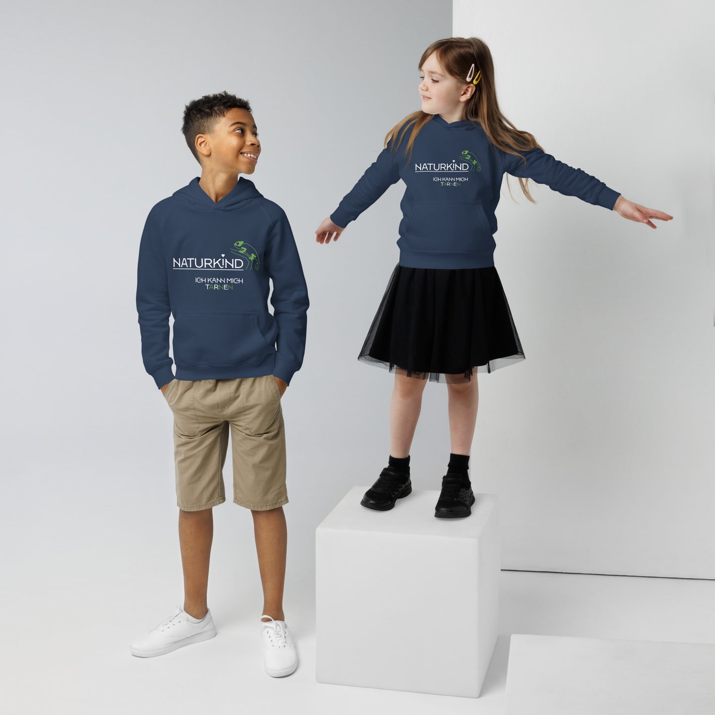 Dunkelblauer Kapuzenpullover aus Bio Baumwolle