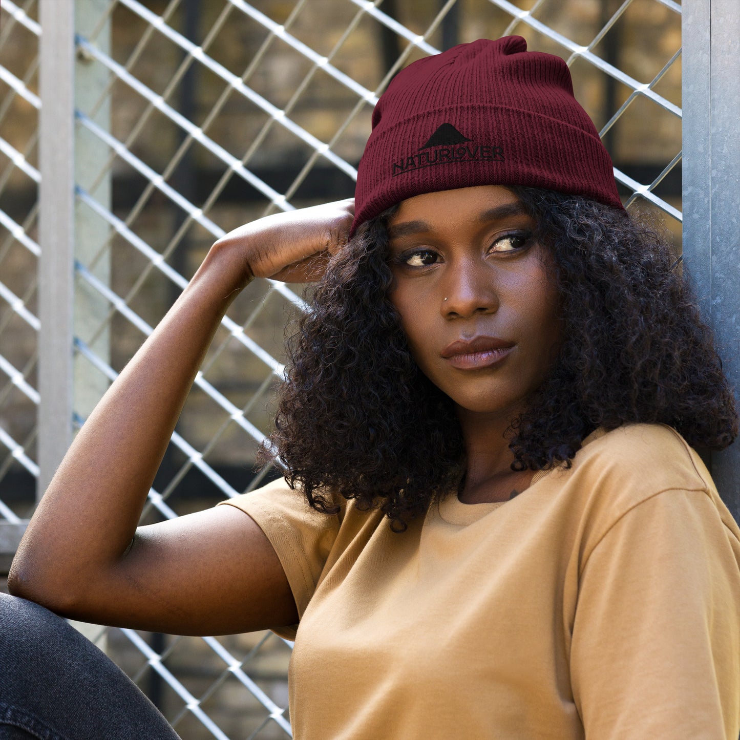 Bonnet/chapeau bio NaturLoVer avec broderie noire