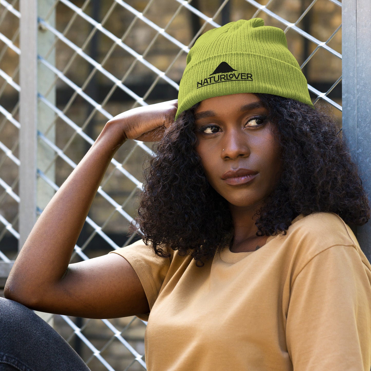 Bonnet/chapeau bio NaturLoVer avec broderie noire