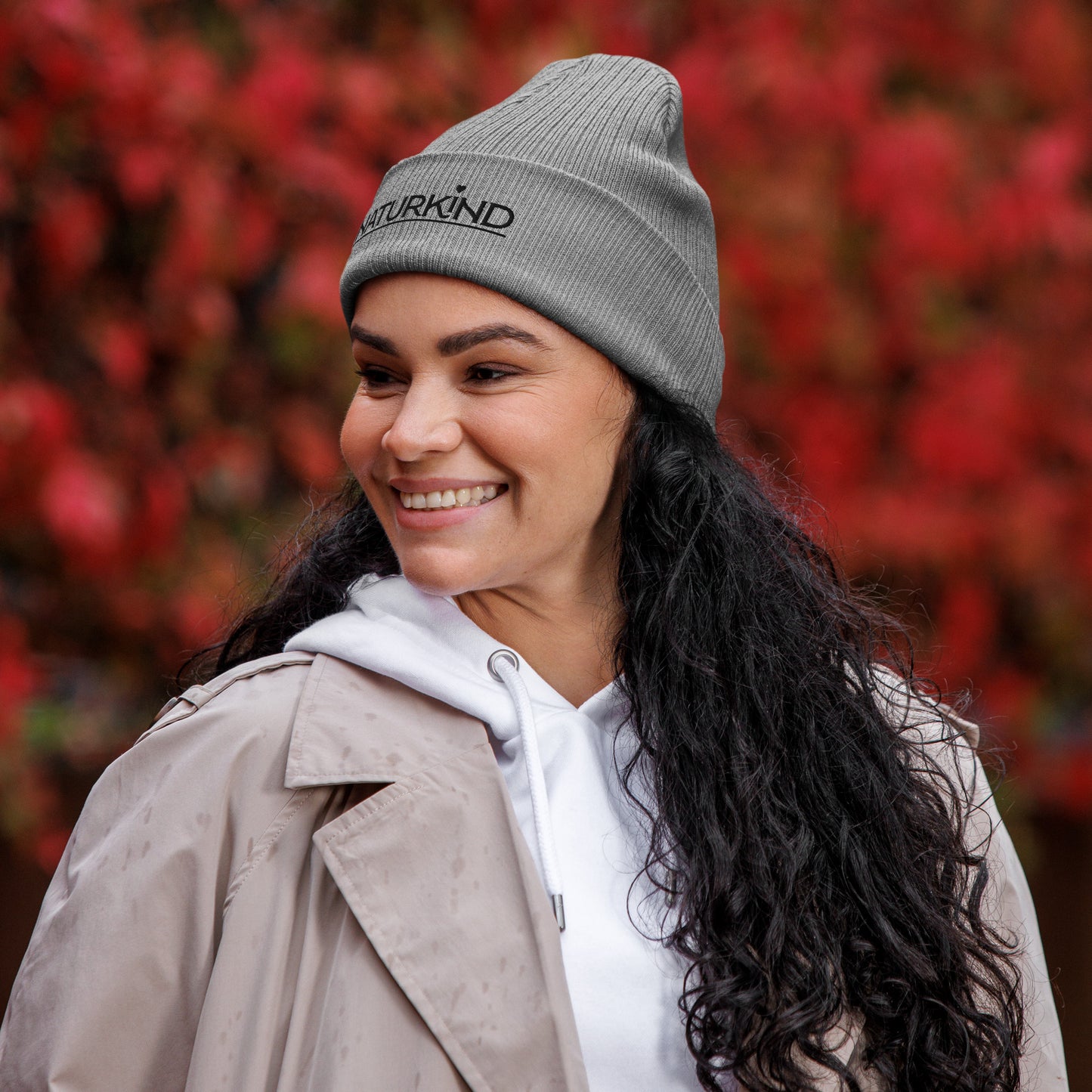 Bonnet/chapeau bio NATURKIND avec broderie noire