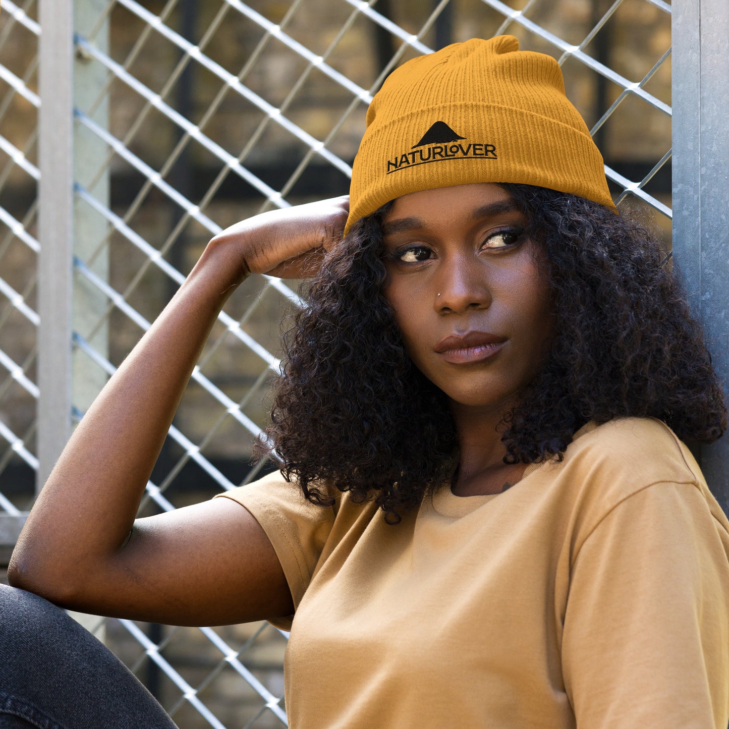Bonnet/chapeau bio NaturLoVer avec broderie noire