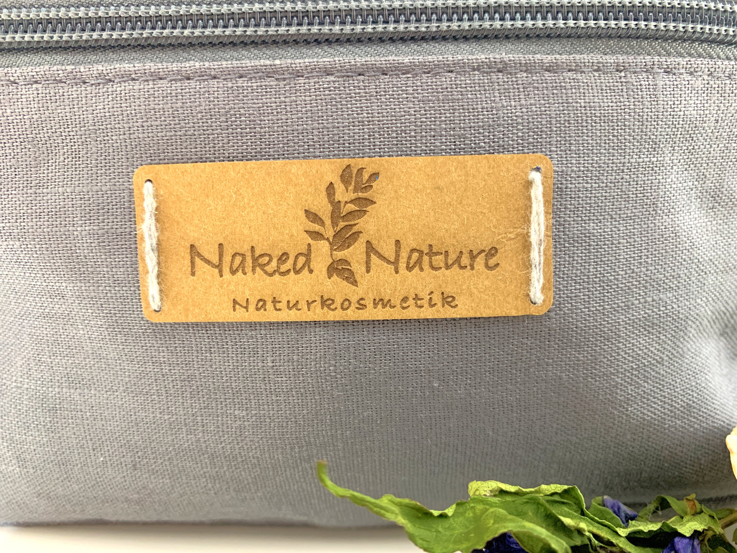 Cosmetic bag made of hemp