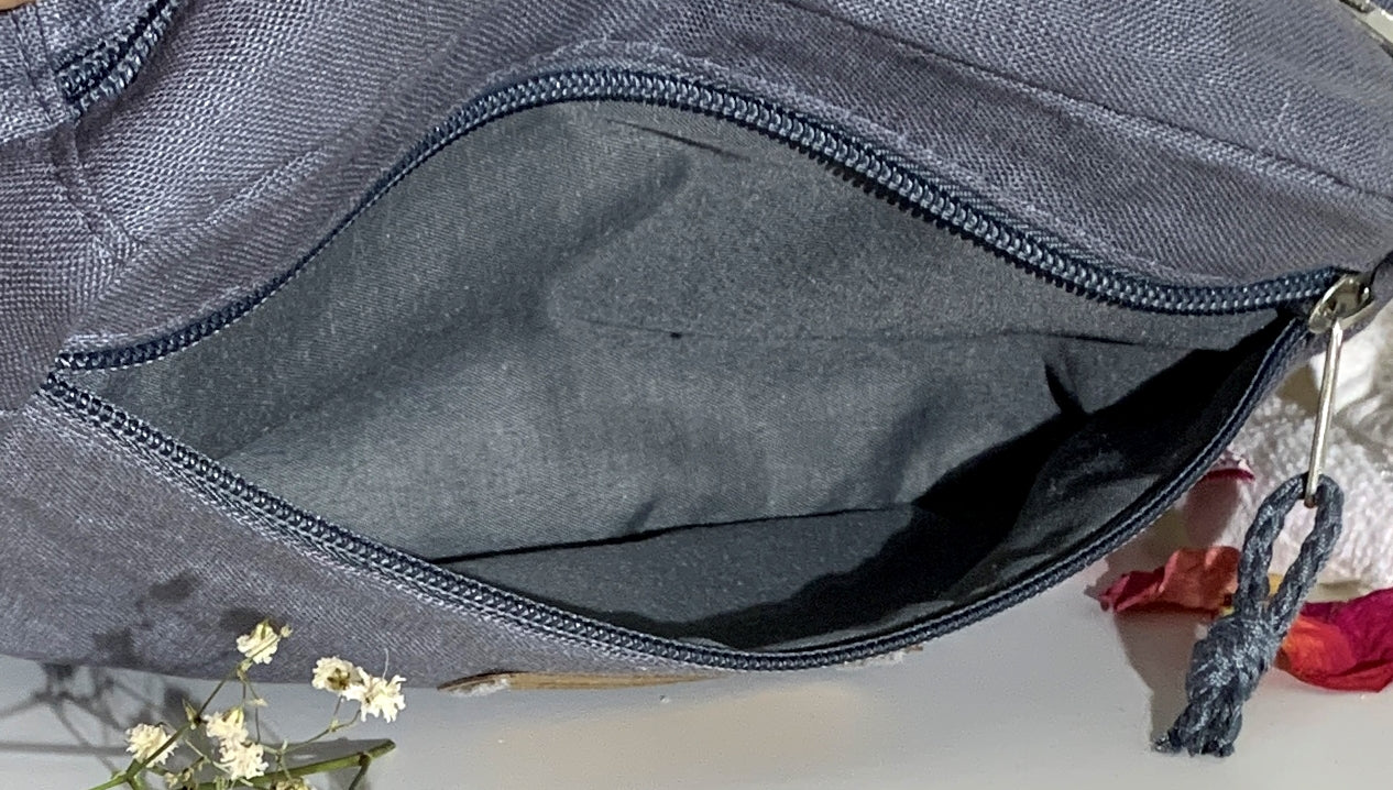 Cosmetic bag made of hemp