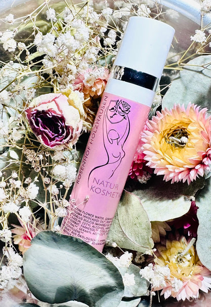 Rosenschönes Tagesfluid mit Rosenwasser