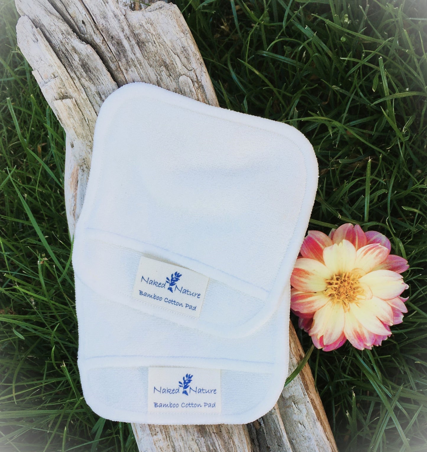 Cleaning pad with finger pocket