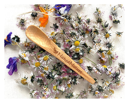 Cosmetic spatula made of bamboo